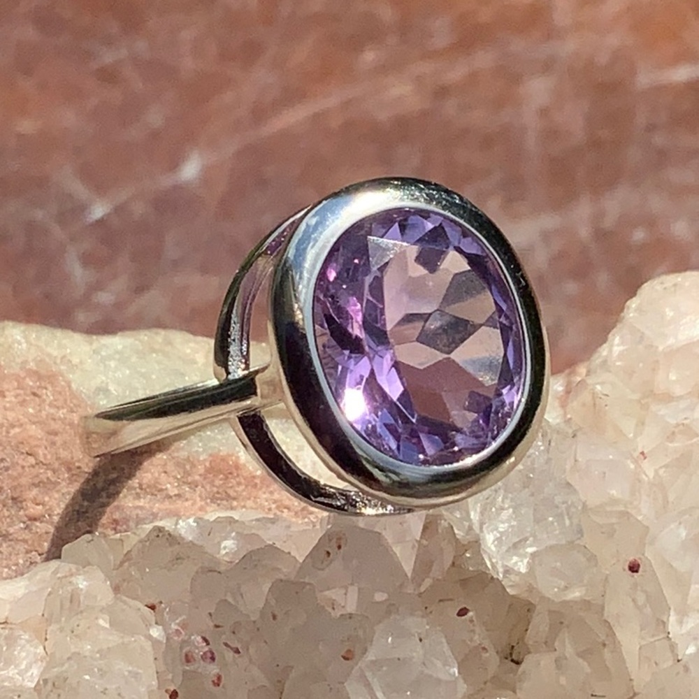 FACETED AMETHYST 925 STERLING SILVER RING, SIZE 8.5 - Picture 4 of 6